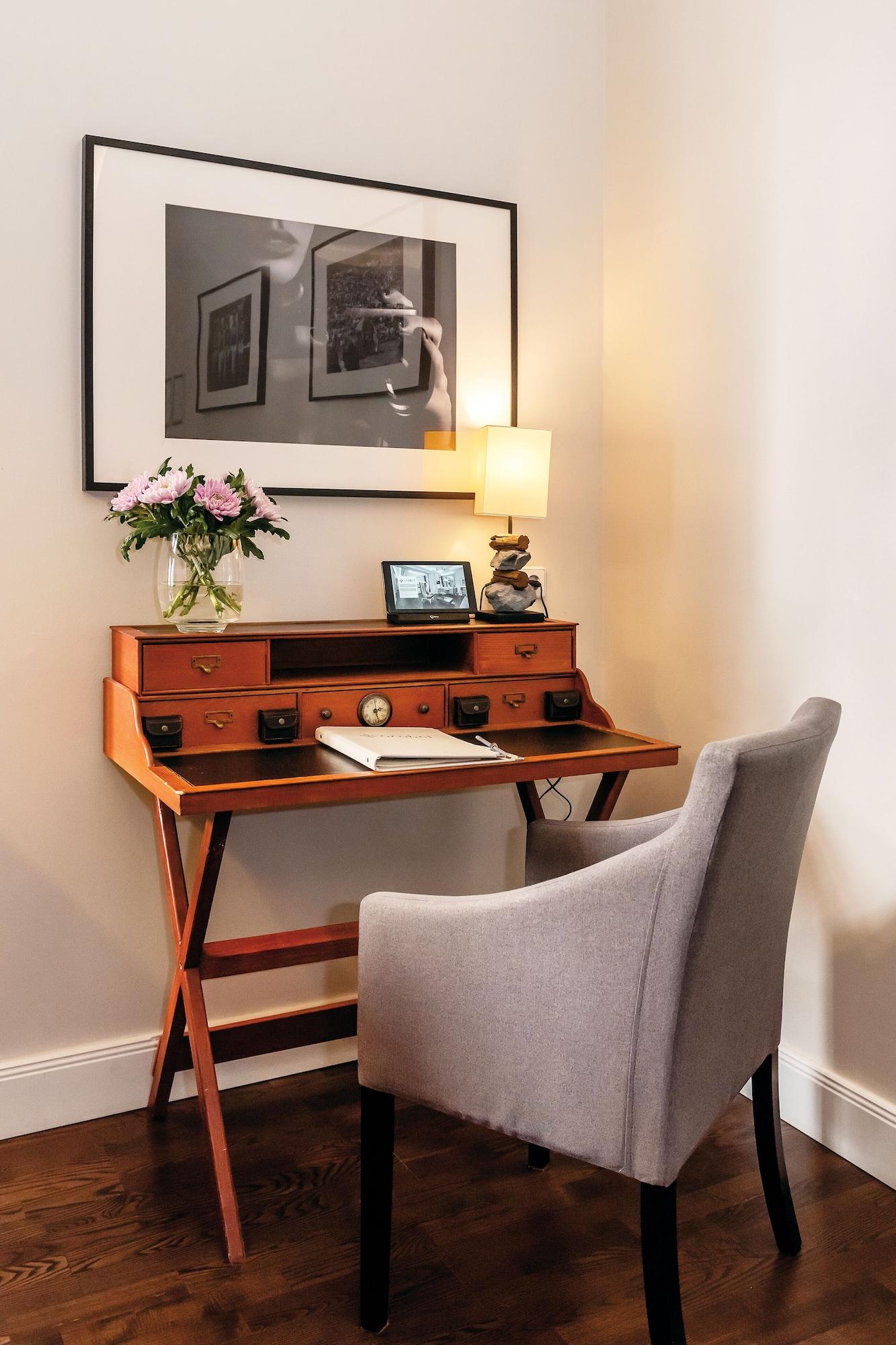 아라벨 디자인 아파트먼츠 베를린 외부 사진 A modern secretary desk